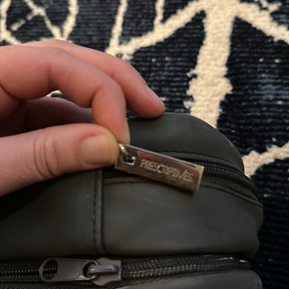 Prescriptives medium size makeup bag - Picture 2 of 2